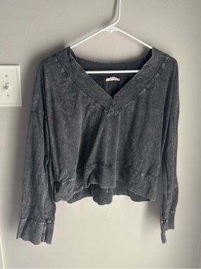 entro Washed Black V-Neck Cropped Sweater